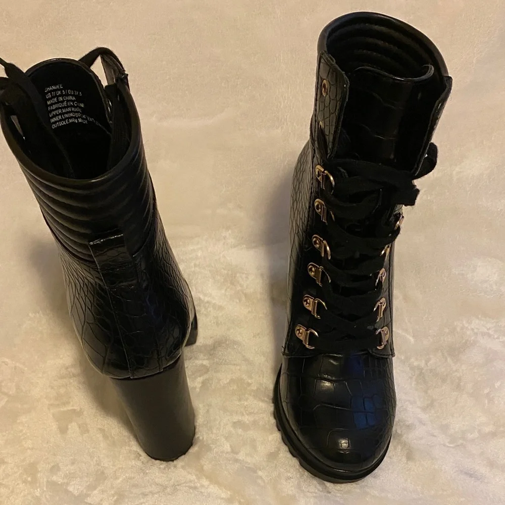 Shoe Dazzle Black Textured Heeled Boots - Picture 5 of 6